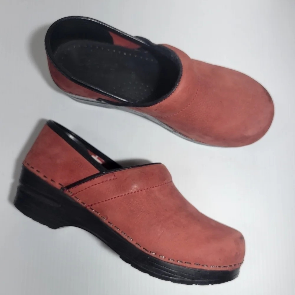 ❤️ 3 for $35 Sanita danish clogs closed back rust dark red colour size 36 size 5